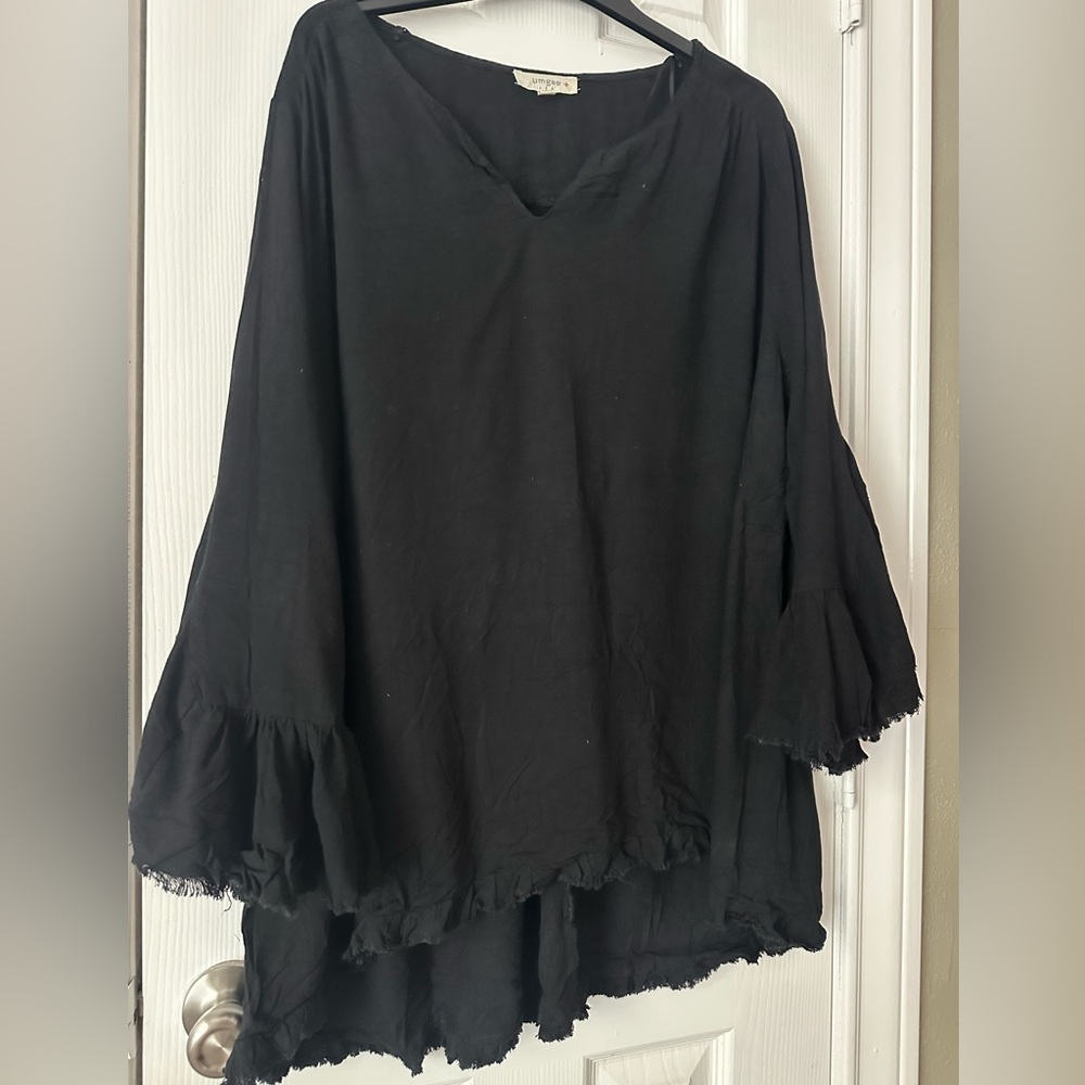 Umgee Black Flowy Tunic Top